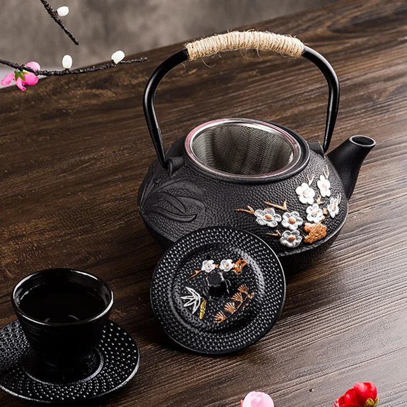 

800ML Japanese Cast Iron Teapot With Infuser Strainer Plum Blossom Cast Iron Tea Kettle For Boiling Water