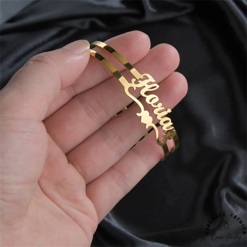 Pulsera de acero inoxidable con nombre personalizado para mujer, brazalete personalizado con letras iniciales, plata y oro, joyería de lujo, regalo para mamá