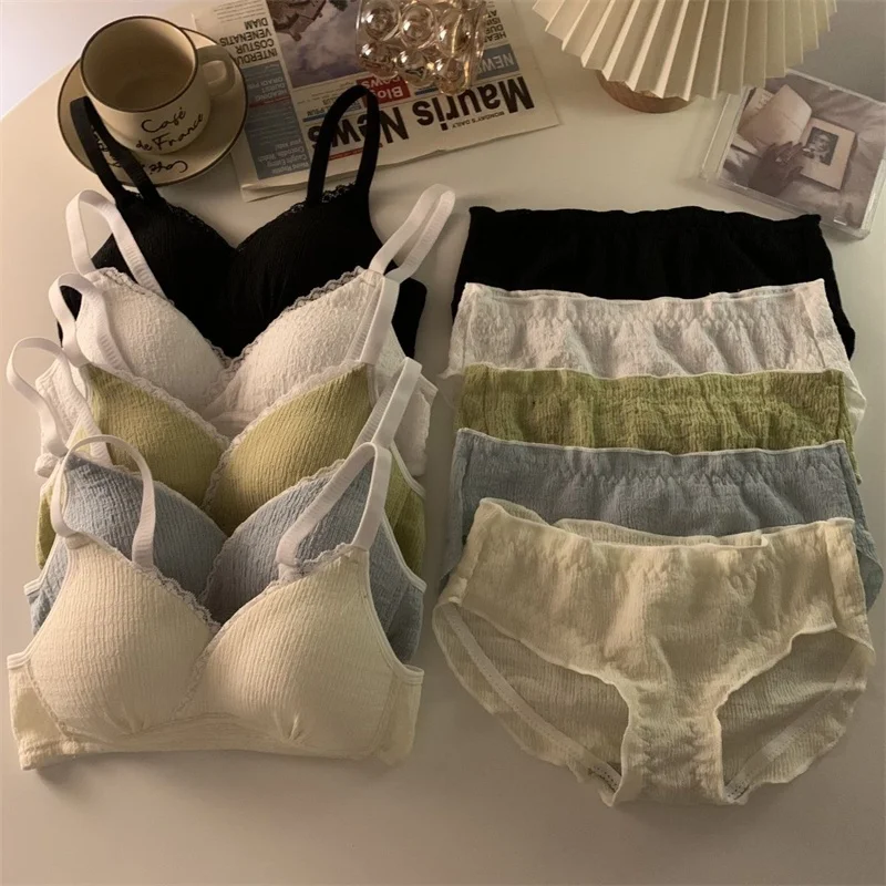

1 lovely seamless cotton breast enhancement underwear, suitable for women