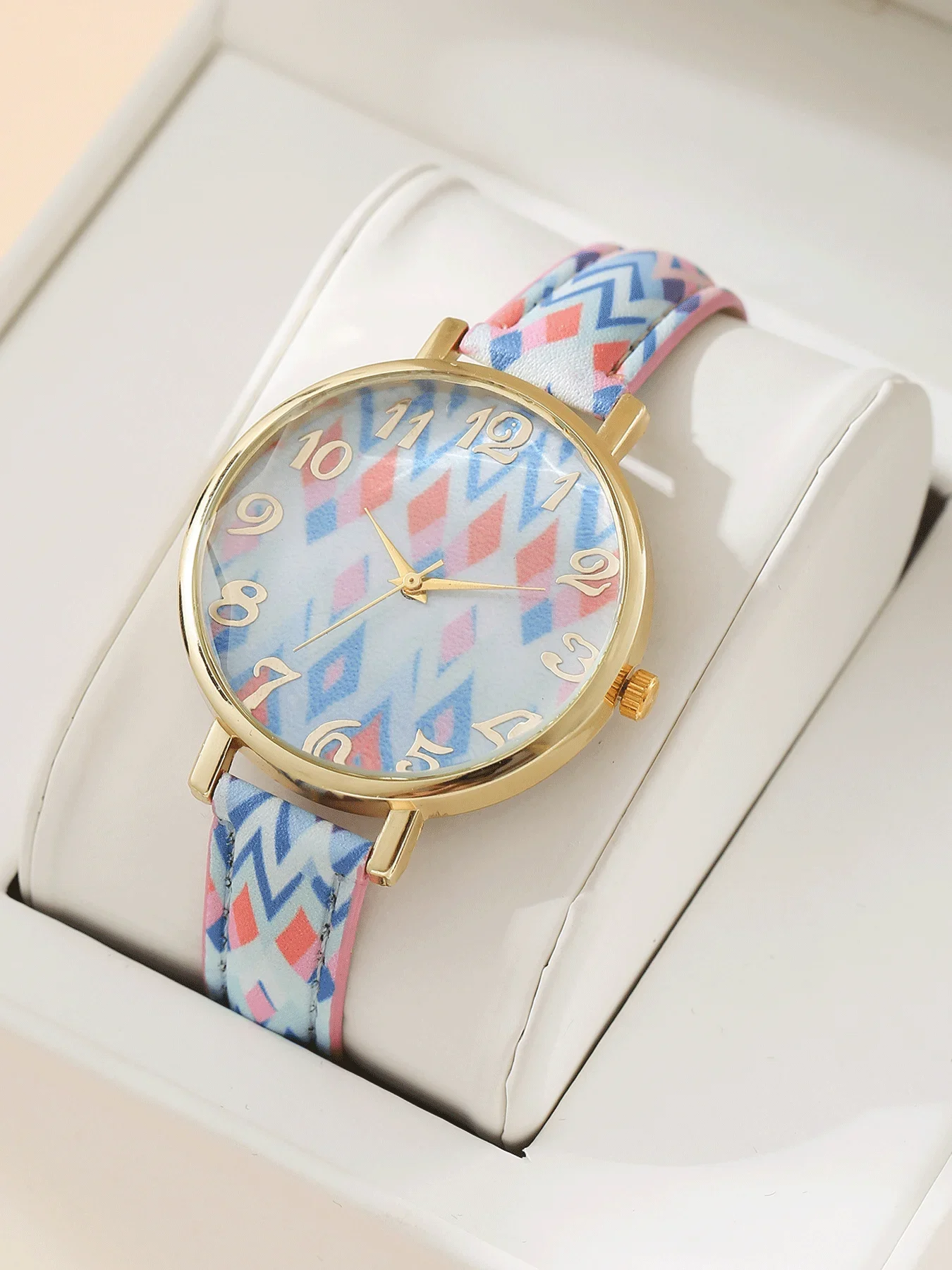 Classic and simple student fashion, sweet rainbow pattern, small and fresh quartz watch