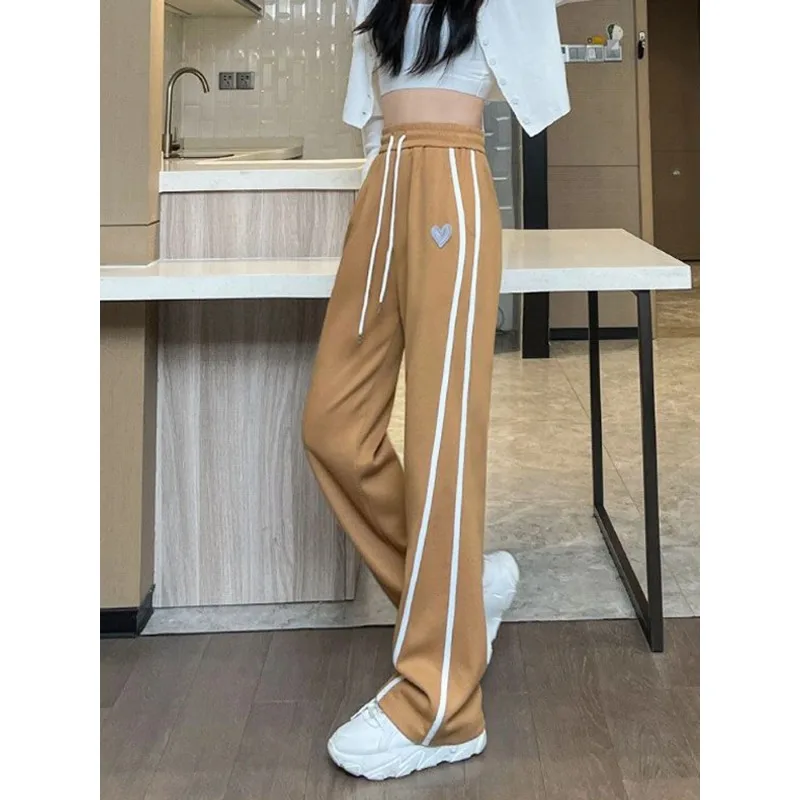 Рисунок 5 - Уличная одежда, женские полосатые спортивные брюки Y2K