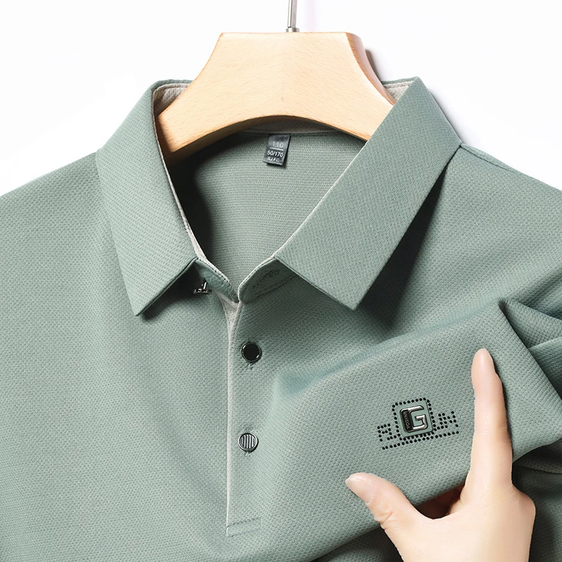 Neues Herren-Business-Casual-Kurzarmhemd mit Abzeichen, einfarbiges Poloshirt, modisches, atmungsaktives, bequemes, vielseitiges Oberteil – Detail 4