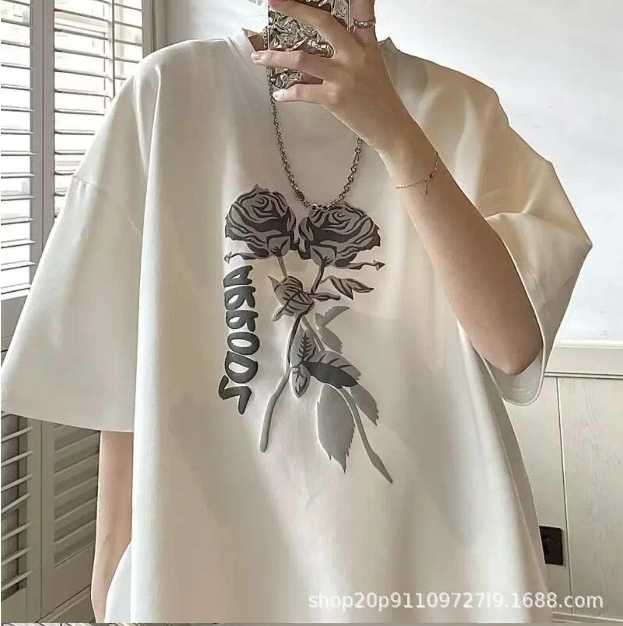 فضفاض عصري قصير الأكمام الرجال تي شيرت تنفس الكرتون طباعة الصيف أزياء عارضة أعلى نصف كم هونغ كونغ نمط المحملة