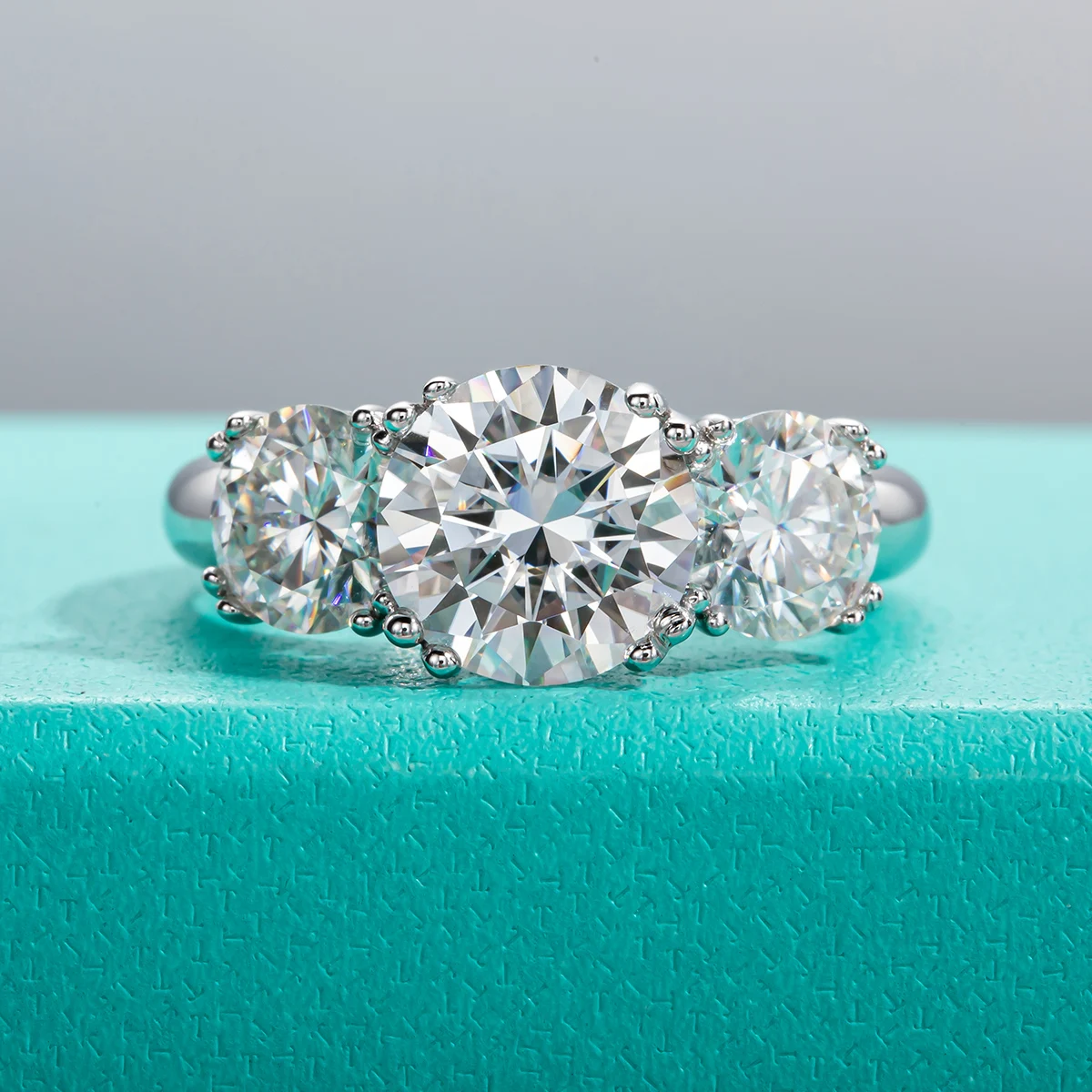 最高級モアサナイト/ エメラルドカットリング 最高級モアッサナイト エメラルドカットリング