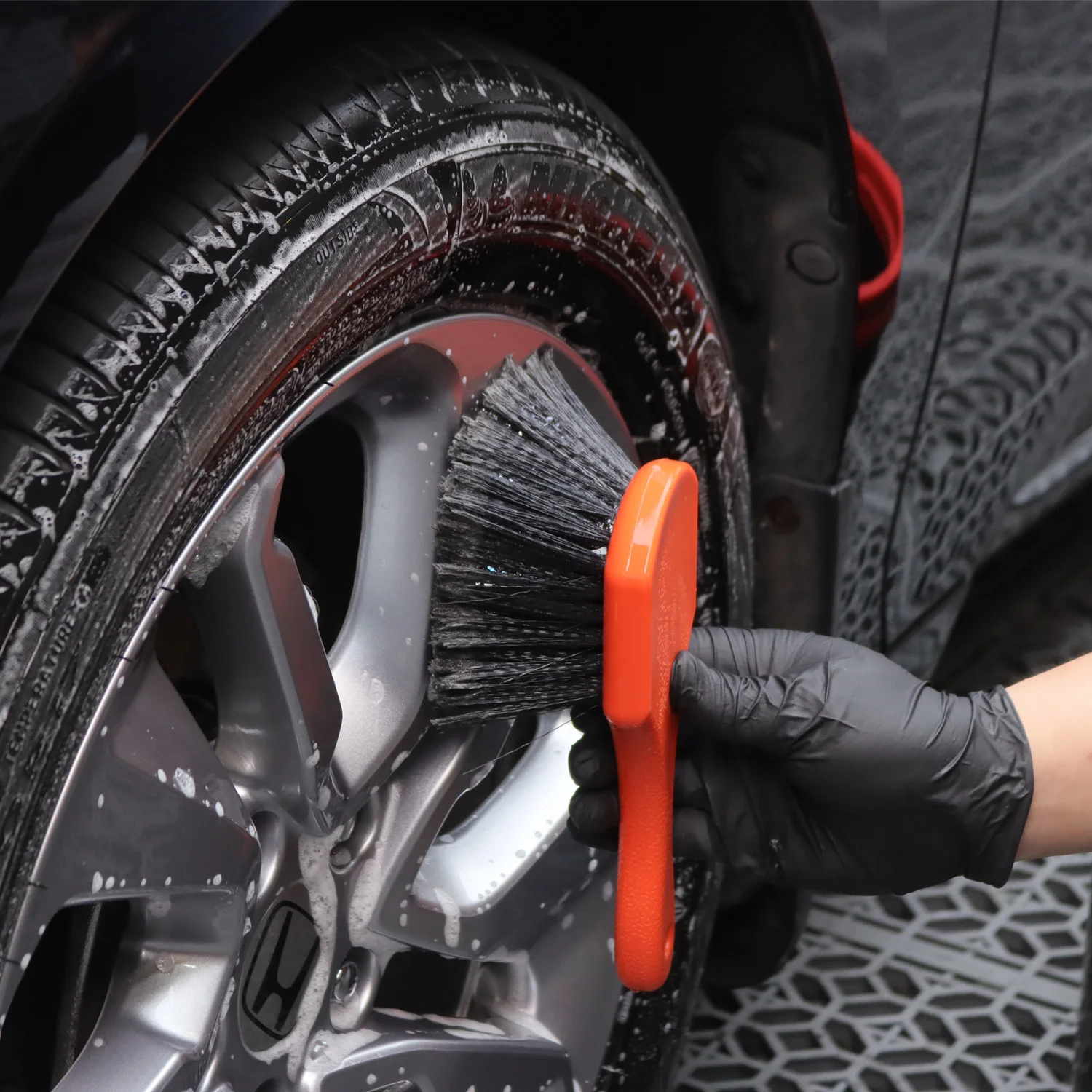 1PC Soft Bristle Car Wheel Tire Wash Brush for Rim Interior & Exterior Surface Cleaning Orange Handle for Easy Scrubbing car cleaning brush