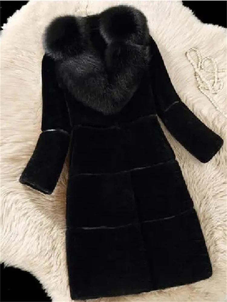 Рисунок 2 - Утепленное пальто средней длины из искусственного меха