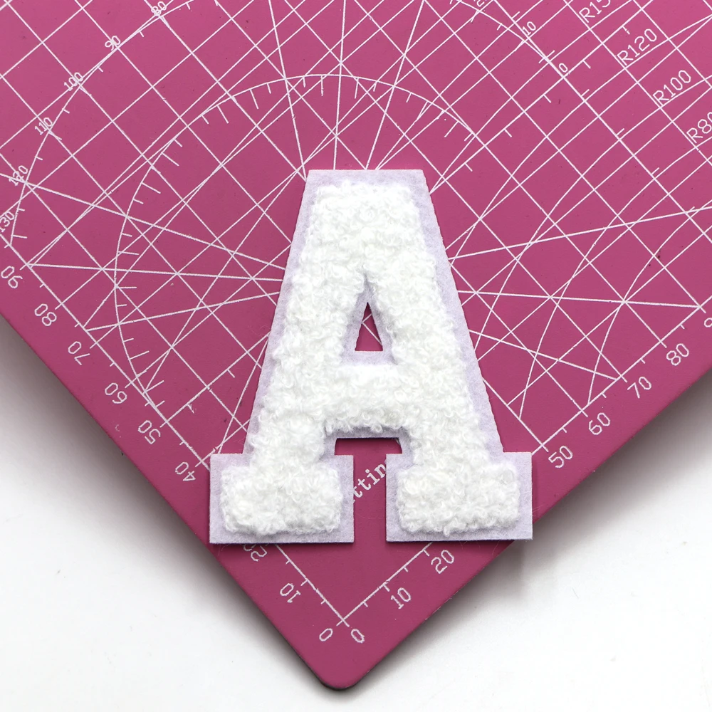 1PC weiße Chenille-Buchstaben-Aufnäher zum Aufbügeln, Chenille-Aufnäher, A-Z-Aufnäher, bestickter Aufnäher, Aufnäher für Kleidungsname – Detail 3