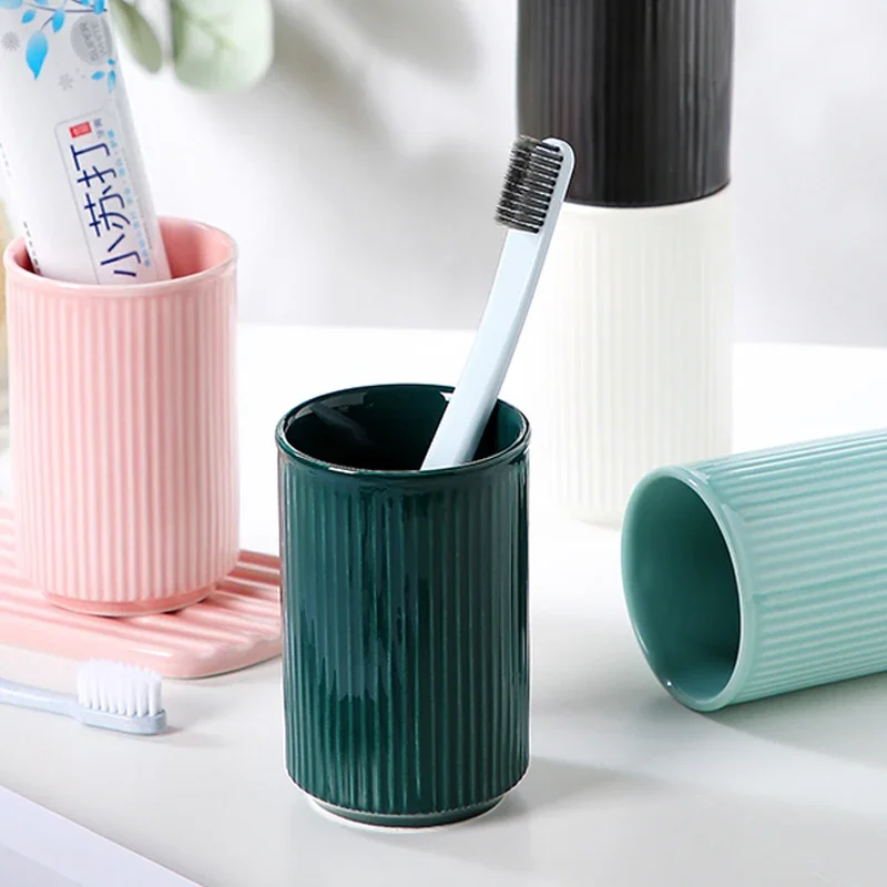 Badezimmeraccessoires Mundspülung Zuhause Kreative einfache Zahnbürste Kinder Paar Keramik Hotel Set Zahnspülbehälter Waschbecher_voghion.com