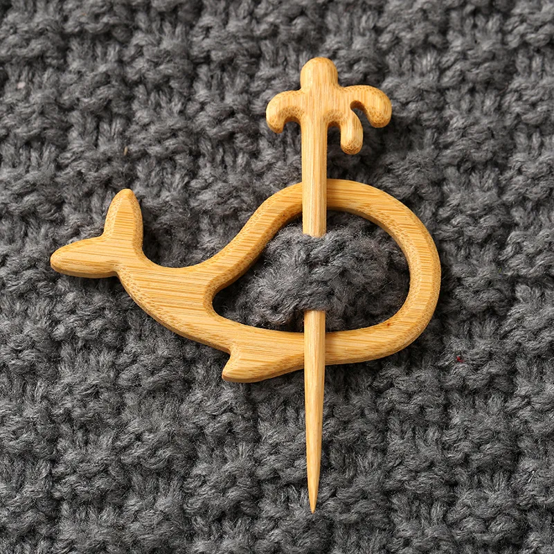 Wooden Animal Pattern Brooch Pin Desk Accessory