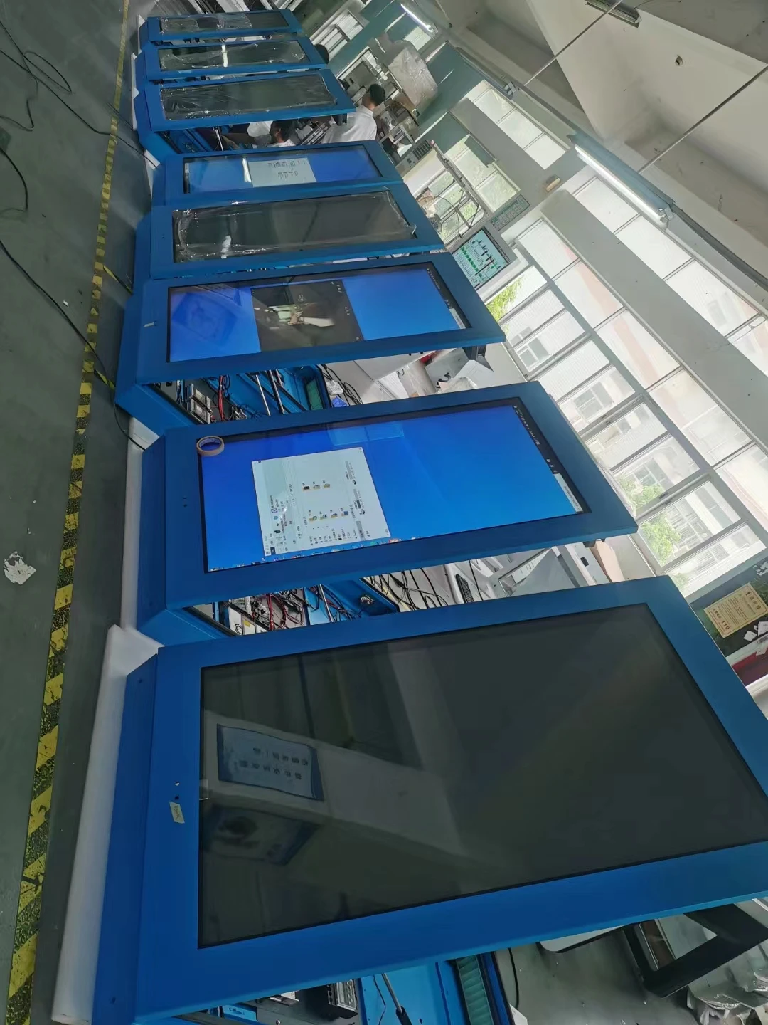 55  65 75 85\'\' lcd monitor smart outdoor AD Totem display IP65 lcd advertising kiosk landscape digital signage