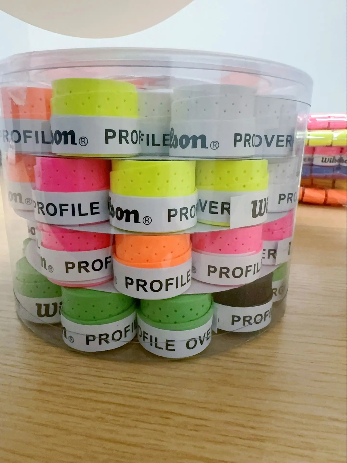 Trainings-Tennis- und Padel-Squash-Overgrips, die die Materialstruktur zeigen.