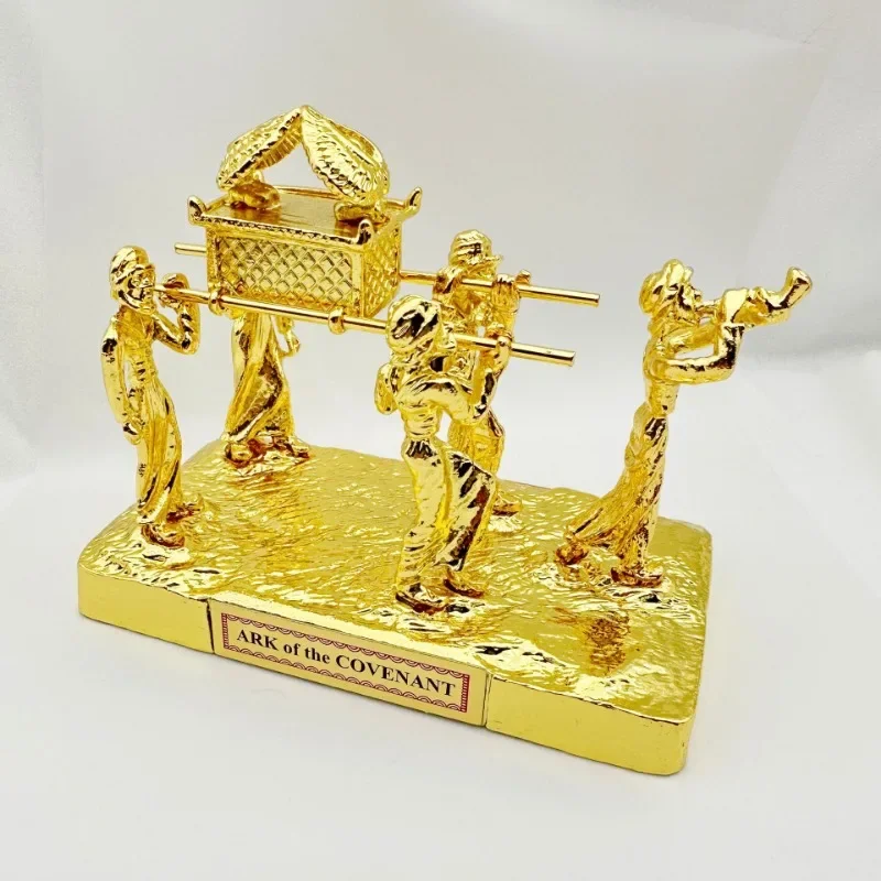 The Ark of the Covenant has gold and copper brackets Jerusalem Jewish identity testimony Statue Metal Handicraft decorations