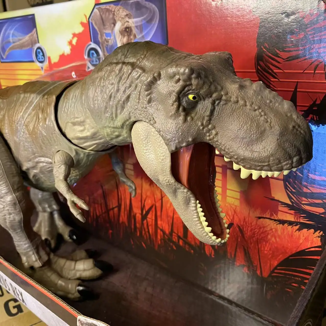 Jruassic World: Bite 'N Fight T-rex