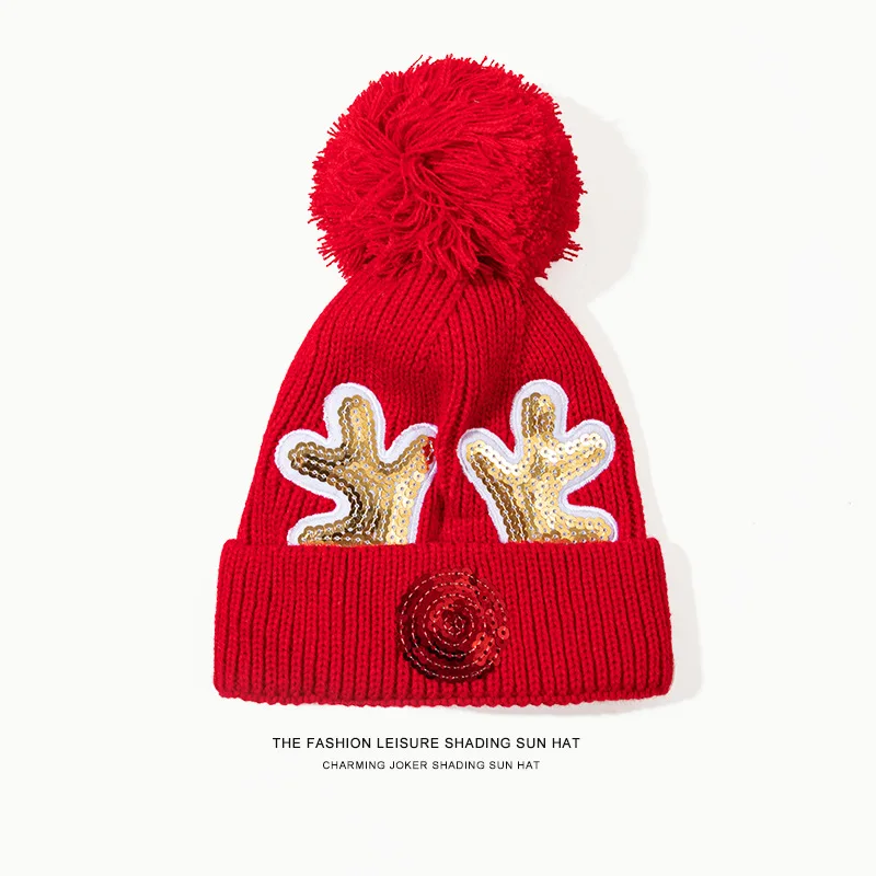 Рисунок 2 - Детская вязаная шапка с помпоном