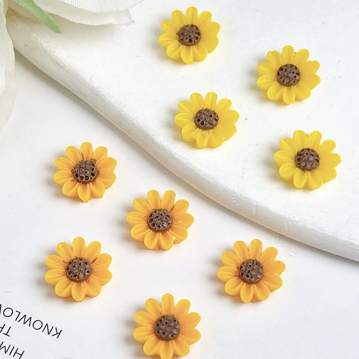 더블 색상 시뮬레이션 된 해바라기 네일 아트 장식 DIY 손톱 디자인에 대 한 3D 크리 에이 티브 작은 신선한 해바라기 수 지 네일 매력