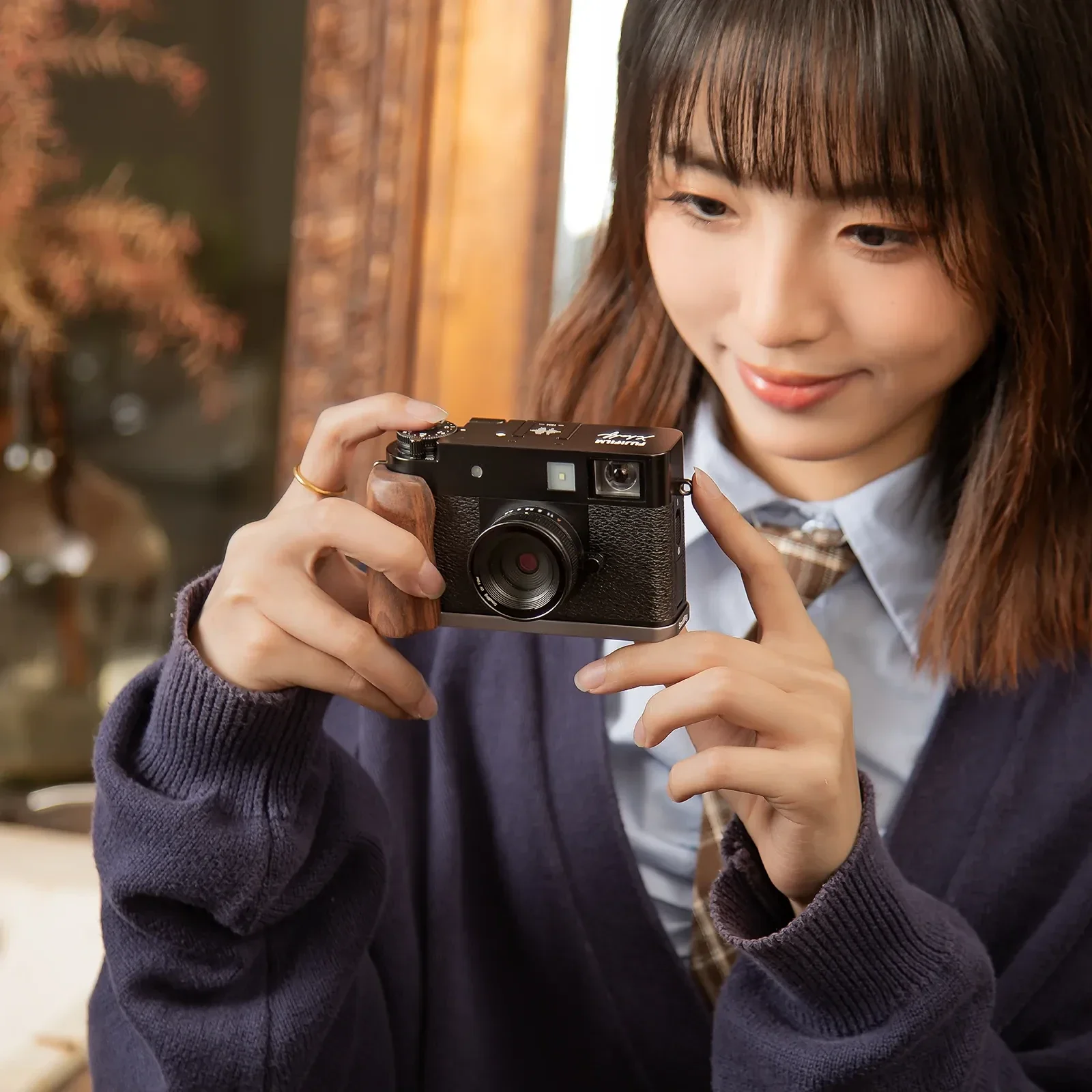 thumbnail image 2 of SmallRig X100VI / X100V Handgrip L-Shape Grip With Quick Release Plate For Arca, Lightweight Silicone Side Handle, Shutter Button And Hot Shoe Cover For FUJIFILM X100VI / X100V Cameras (Silver 2 of 11
