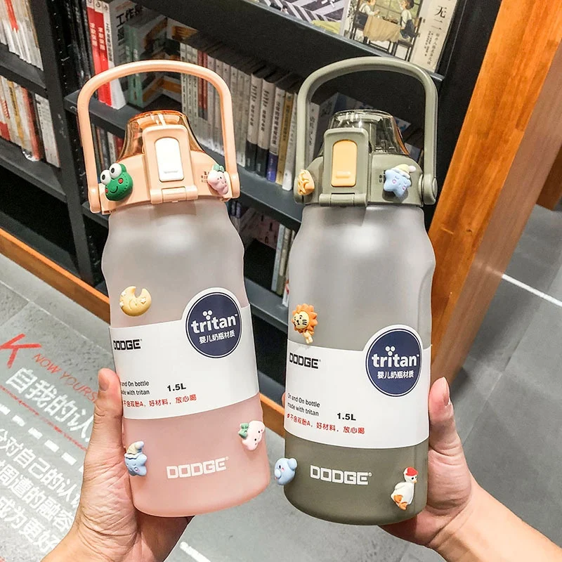 

2L large capacity sports cute water bottle plastic cup drink bottle with portable fitness straw suitable for men and women