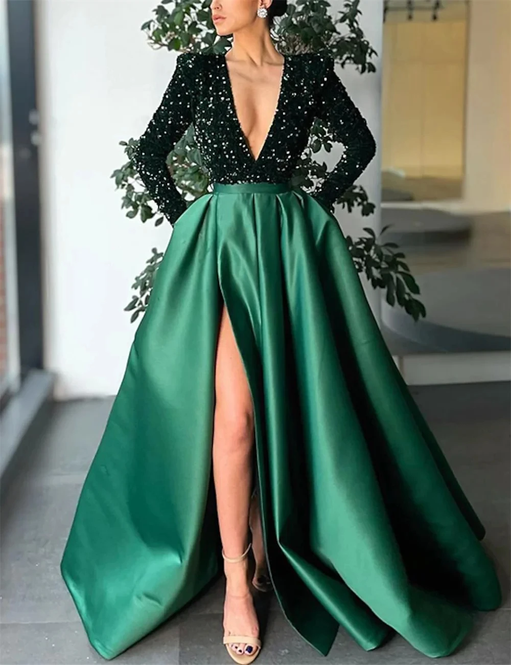 

Sexy Ball Gown Prom Dresses Sparkle Shine Party Wear Wedding Guest Floor Length Long Sleeve Deep-V Sequined Satin Custom Made