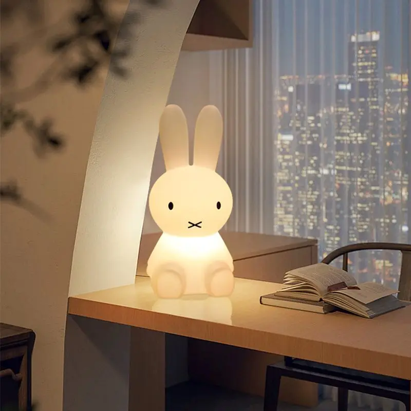28CM Miffy Kawaii Buntes Ferngesteuertes Schlafzimmer-Ambientelicht Cartoon-Nachtlicht Süßes Geschenkspielzeug