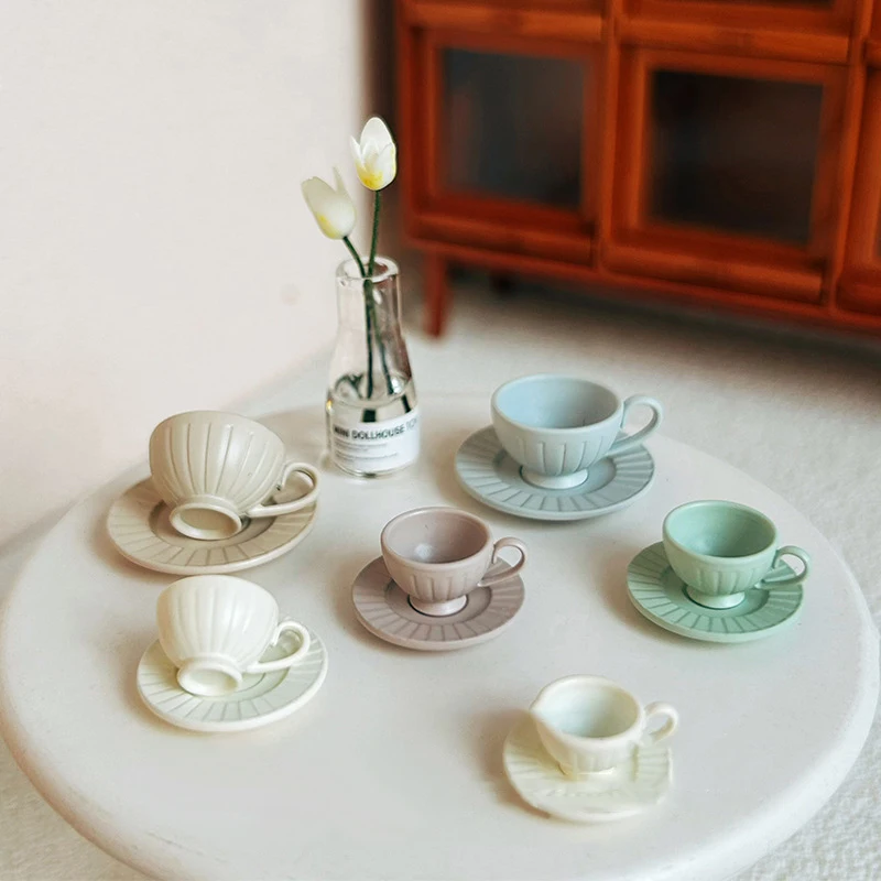 2Pcs 1/6 1/12 Dollhouse Miniature Dining Ware Mini Vertical Pattern Coffee Cup Plate Set Toy Model Doll House Accessories