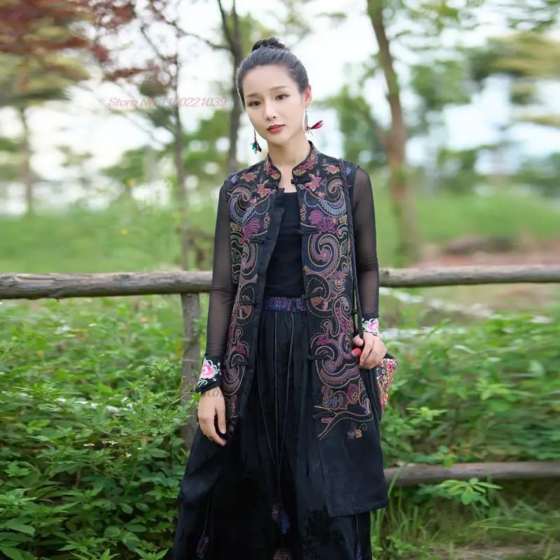 女性のための中国のヴィンテージサテンのベスト花で刺繍された衣類ヴィンテージスタイルカジュアルなウエストのコート伝統的な服2024