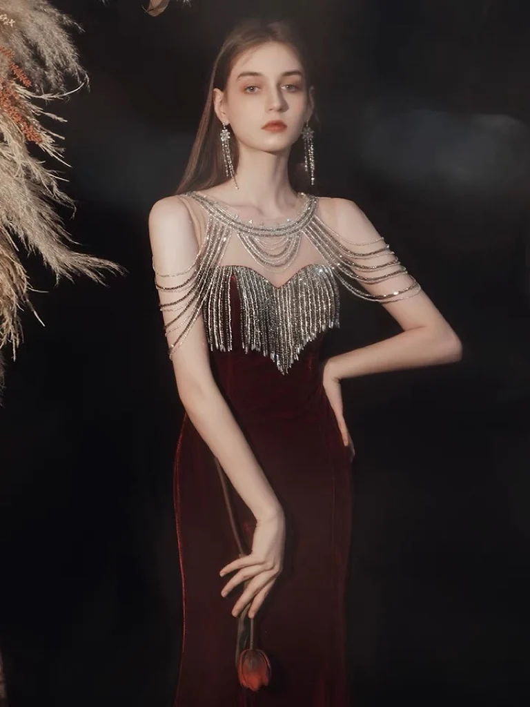 

Luxury Burgundy Evening Dresses Mermaid Beading Tassel O Neck Sleeveless Velvet Formal Wedding Party Celebrity Prom Gowns New