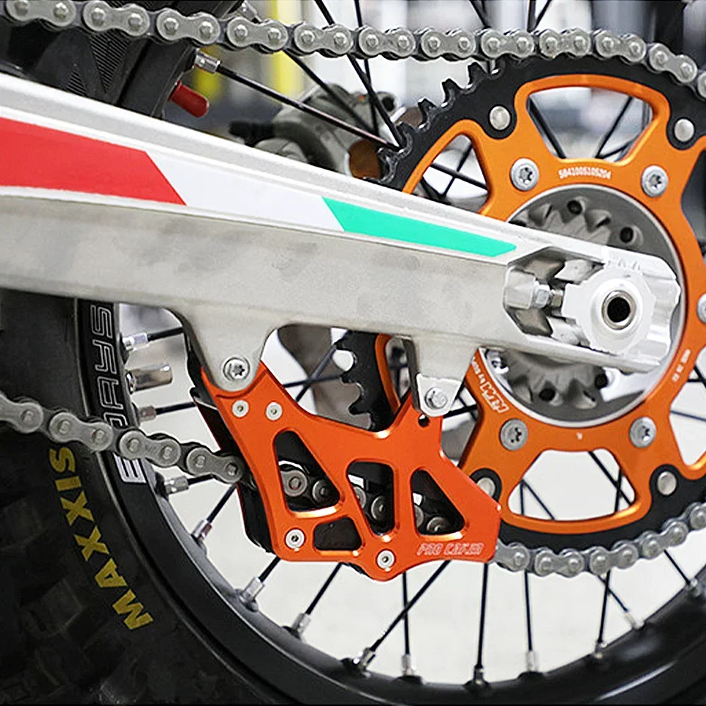 Motocross-Kunststoff-Kettenführungsschutz für KTM Husaberg Husqvarn TE FE TC FC TX FX FS 125 250 350 390 450 501 09-2017 2018 2019 – Detail 1