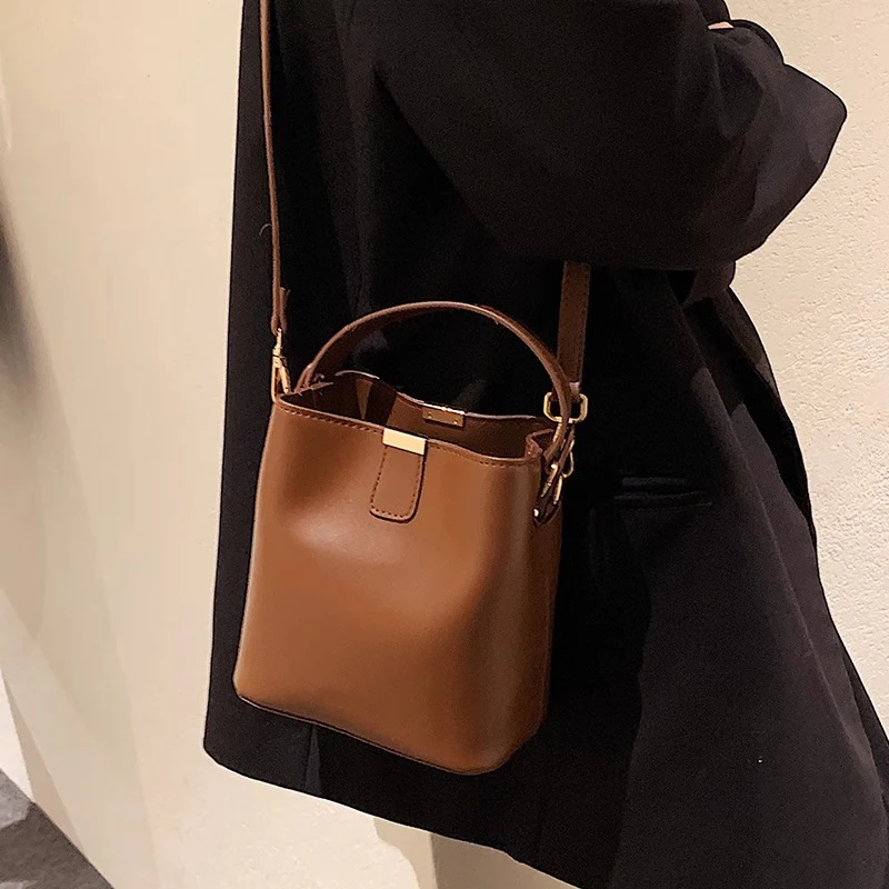 Women's Handbag,This year's popular versatile brown high-end casual crossbody bag is a new model for work and commuting, a bucke