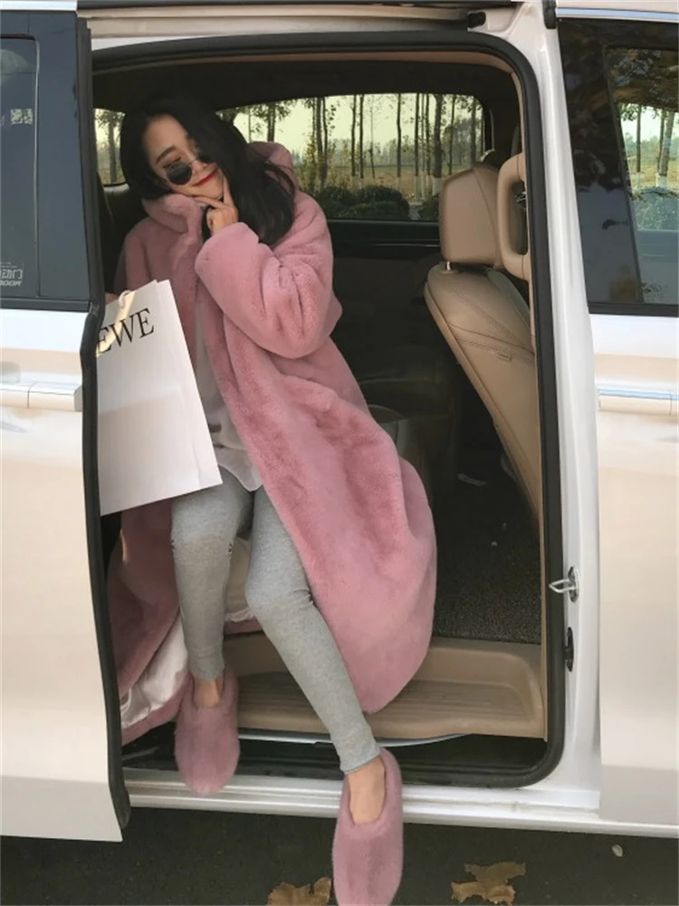 Рисунок 4 - Утолщенные длинные пальто с капюшоном