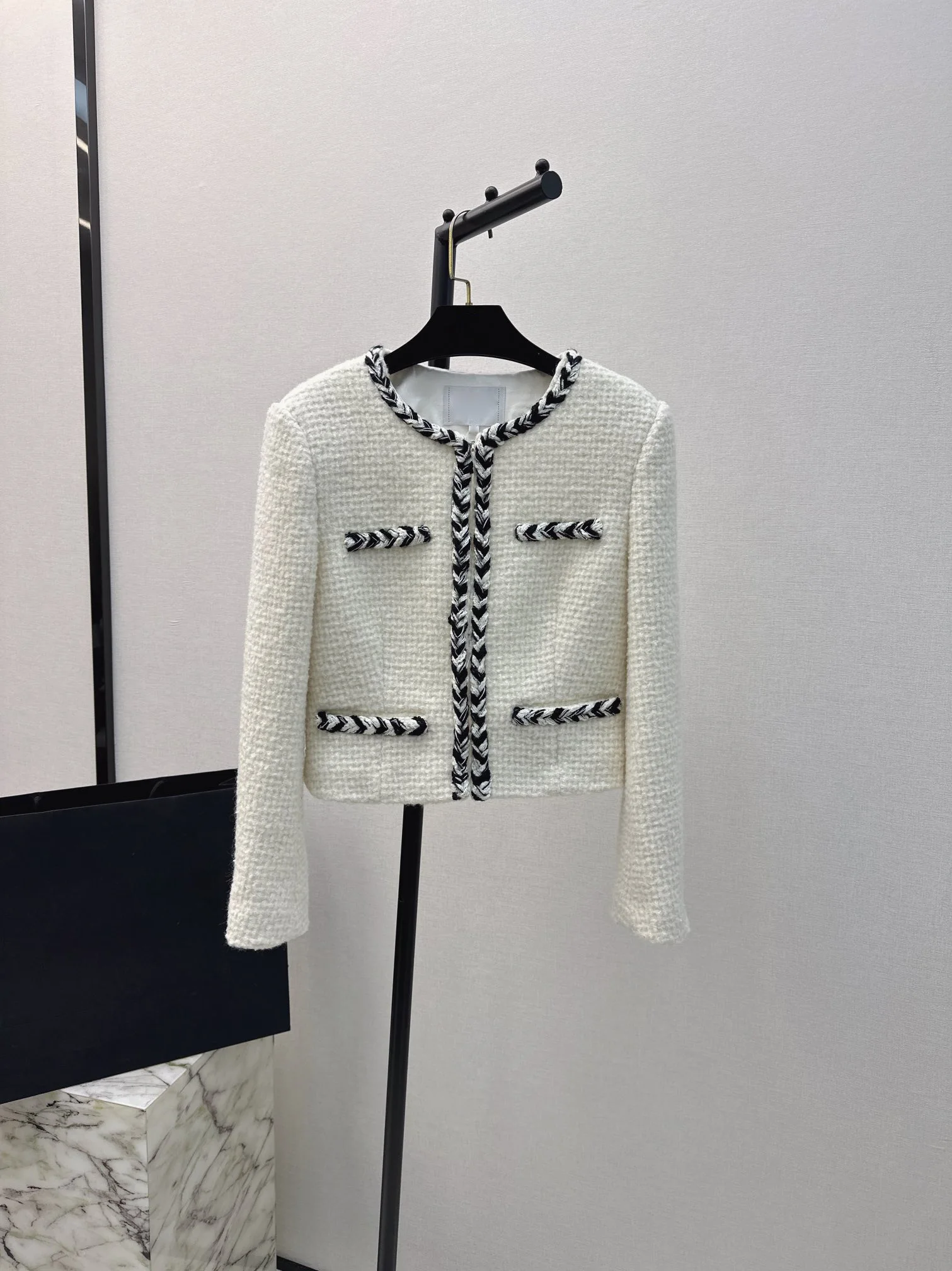 

Women's Clothing Positioning handmade lace short woven jacket Autumn Winter New 117