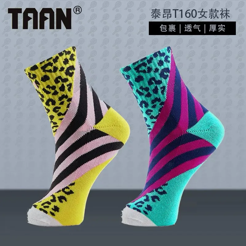 1 pair TAAN Ladies' Badminton Socks Women Thickened Tower Cotton Quick Dry Running Sport Breathable Tennis Sock T-130