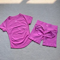 Ensemble de sport 2 pièces pour femme : T-shirt sculptant à manches courtes sans couture et short de sport pour le yoga, le fitness, l'entraînement et la course 5