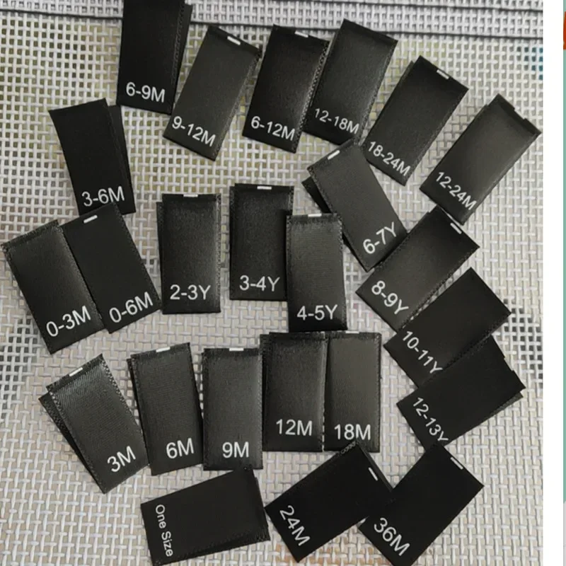300개 맞춤형 새틴 프린트 사이즈 라벨 DS DM DML DL DLL BS BM BML BL BLL 6XL 넥 폴드 의류 사이즈 라벨