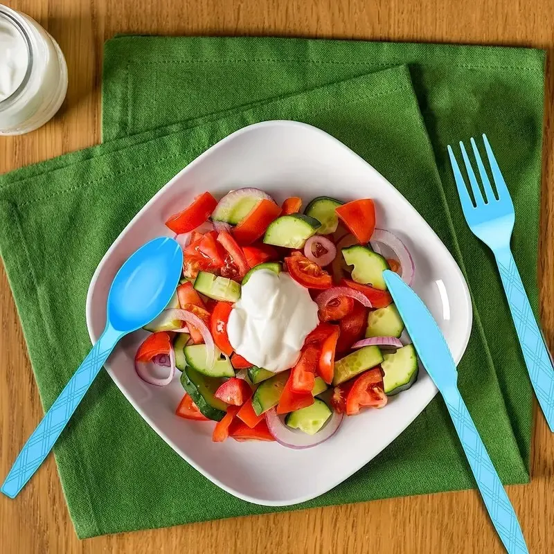 75 sets of reusable multicolor plastic cutlery knives, forks and spoons, which are very suitable for dining parties.
