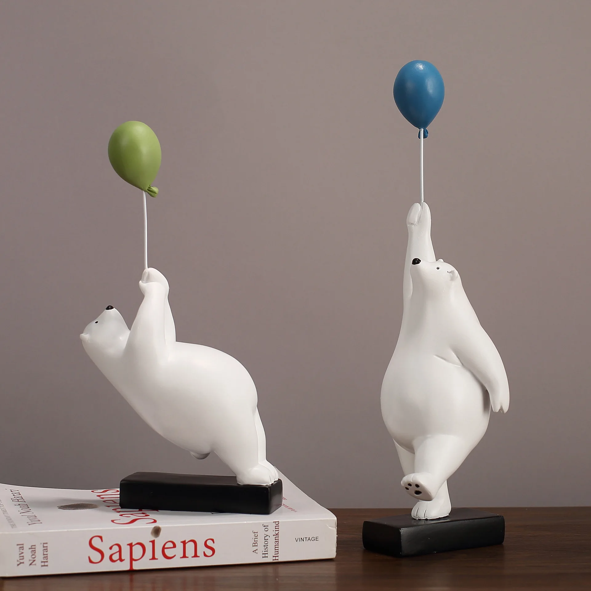 

Creative Flying Bear Figurines Balloon Polar Bears Figure Home Wall Mount Decoration Resin Modern Gift for Boy/Man/Kids