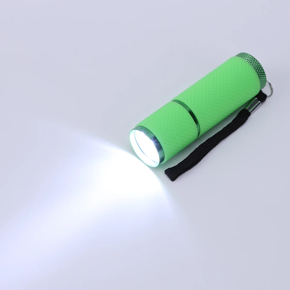 Set di 4 mini torce portatili, torcia per bambini resistente, piccola torcia LED impermeabile multiuso con cordino per l'illuminazione di tutti i gio | Leroy Merlin