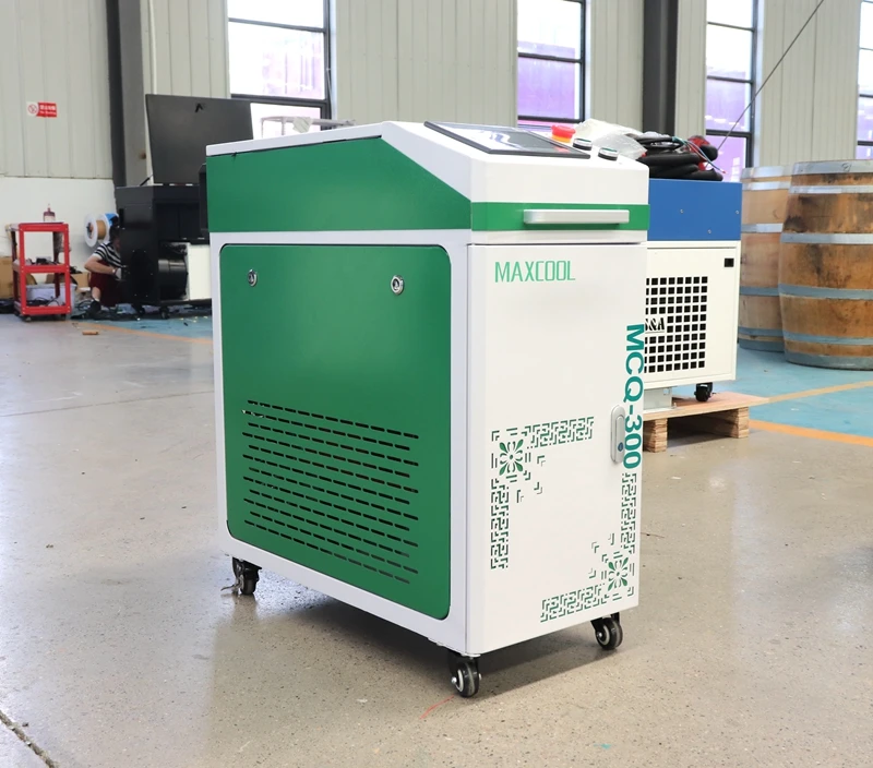 Portable Laser Cleaning Wood Paint Pulsed JPT 200w 300w 500w Fiber Laser Cleaning Machine for Wooden Furniture 2
