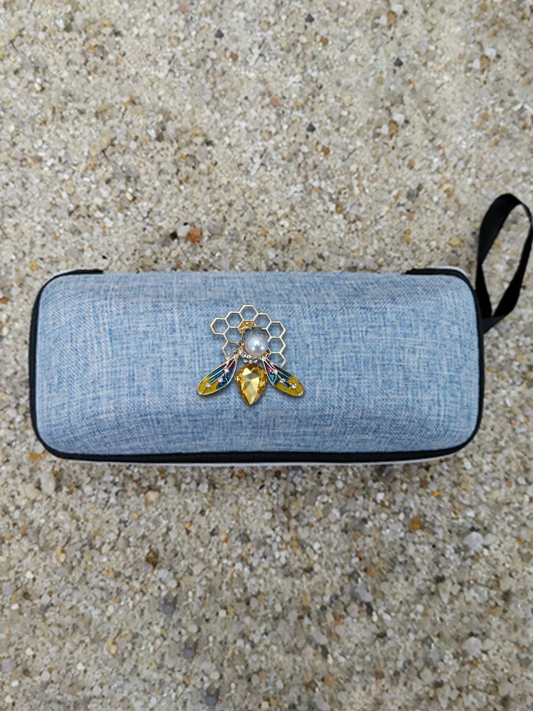 

Fashionable LInen Eyewear Bags & Sunglasses Bags Box - Zigzag 'S' Decor in Gold & Diamonds