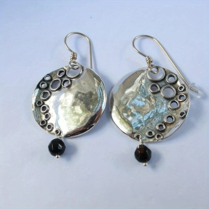 Vintage Silber Farbe Metall Carving Hohl Muster Ohrringe Einzigartige Hängende Schwarz Stein Baumeln Ohrringe für Frauen Schmuck