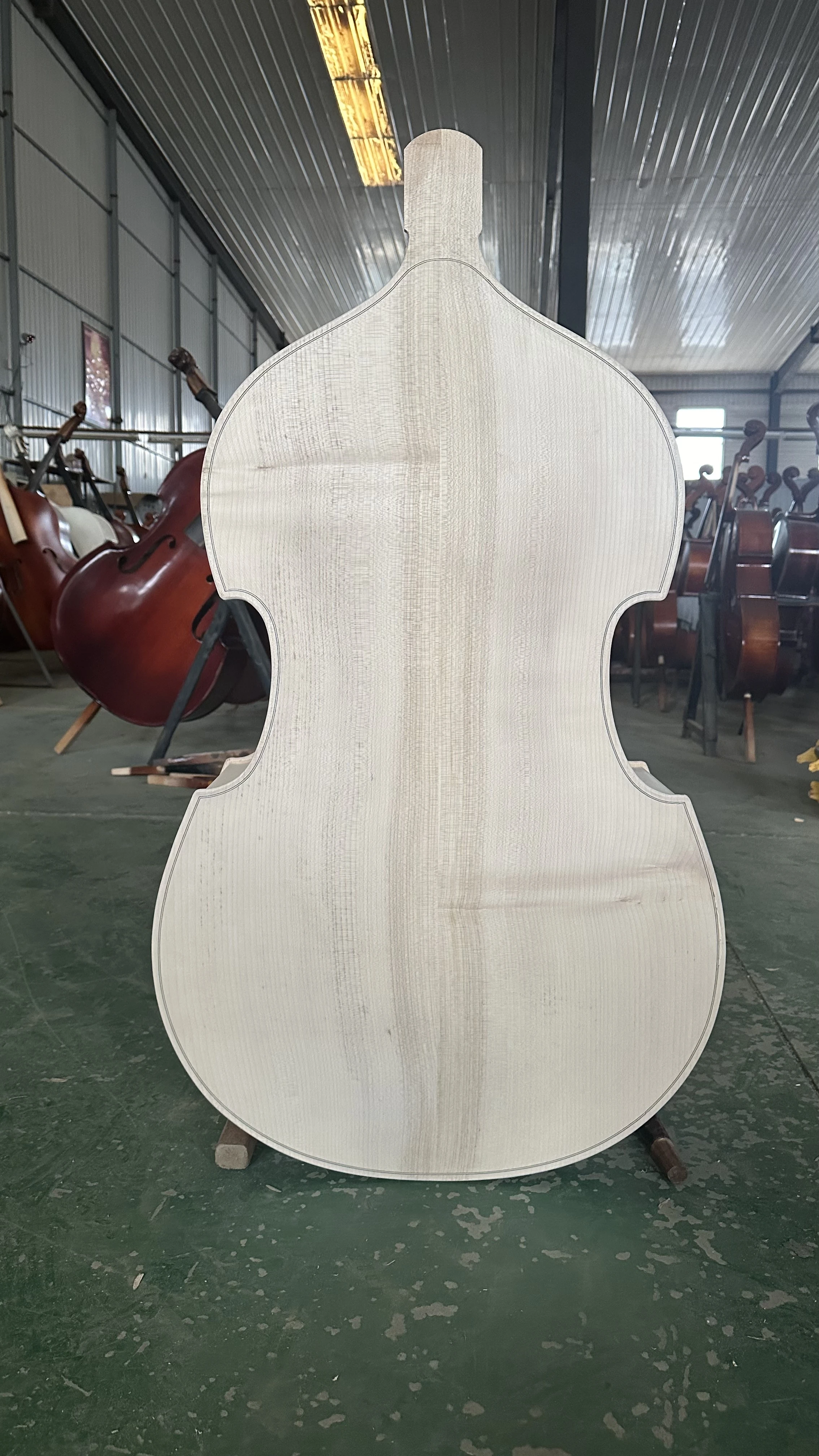 

Handmade solid wood 4/1 white vertical bass main tube with spruce top and maple adhesive on the back, double bass violin