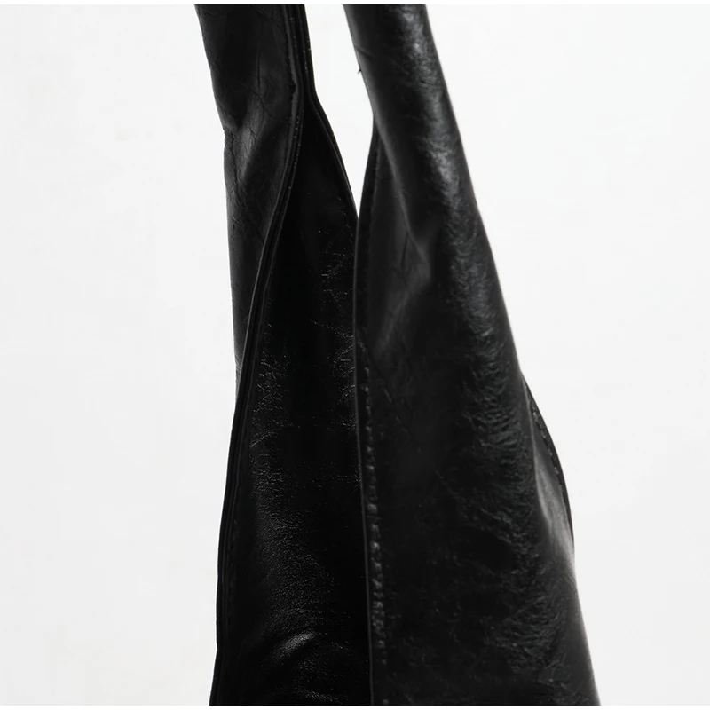Hobo-Umhängetasche mit hohlen Nieten, Ölwachs-Retro-Metallnagel-Eimer-Handtasche, große Kapazität, Punk-Industriestil, Damen-Achsel-Einkaufstasche – Detail 12