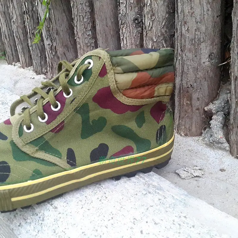 Рисунок 3 - Мужские и женские парусиновые туфли