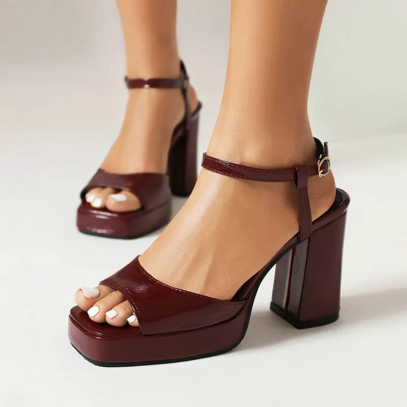 

2023 Summer Classic Open Toe Dress Shoes For Women Summer Holiday Block High Heeled Pumps Brown White Platform Heels Sandals
