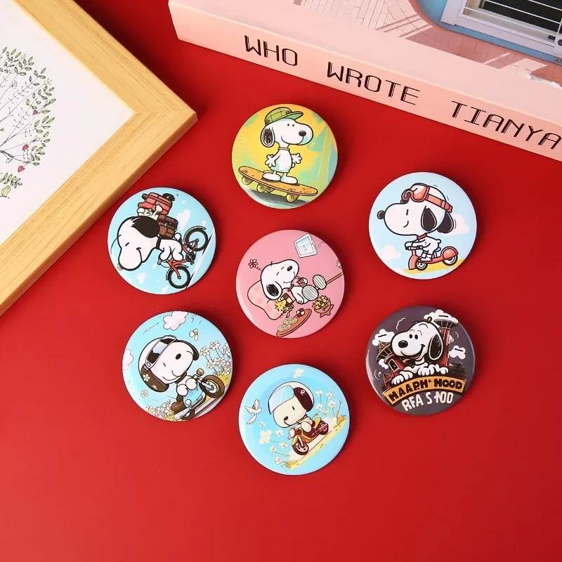 

Snoopy Cartoon Broochs Anime Figures Kawaii Backpack Clothings Decoration Q Figurals Anime Merchandise Decoration Children Gifts