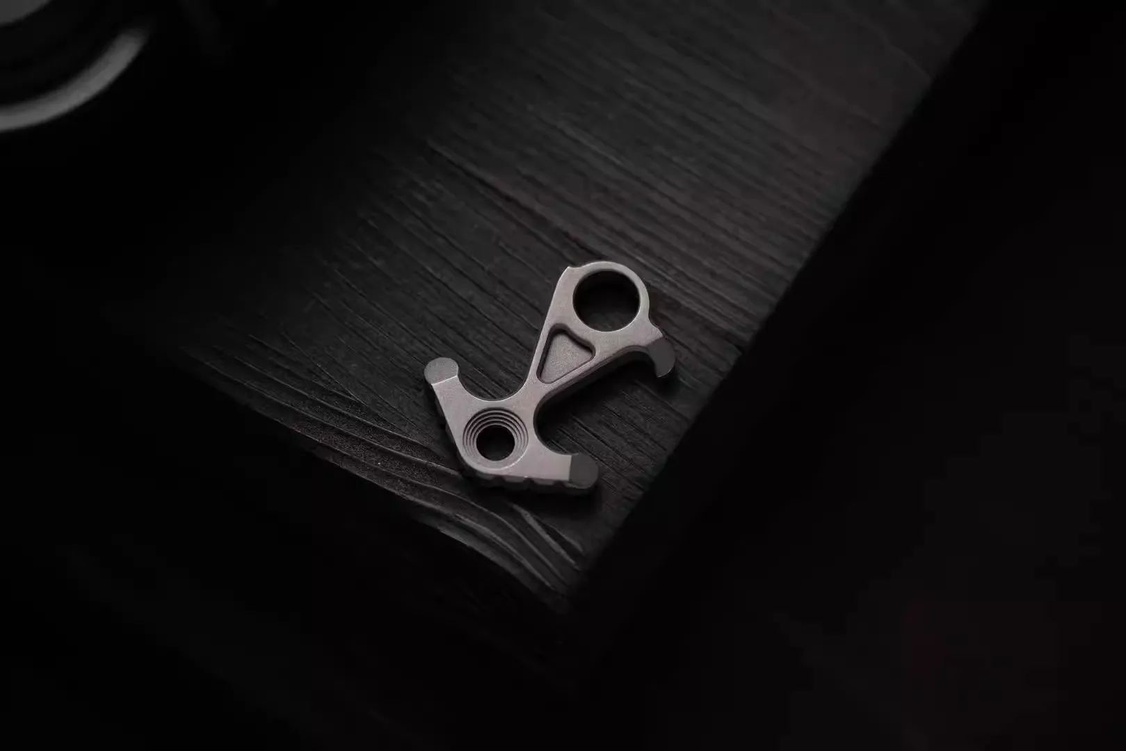 

1 Piece Zirconium Alloy Bottle Opener Lock for MOYEWORKS Balisong BALISONG