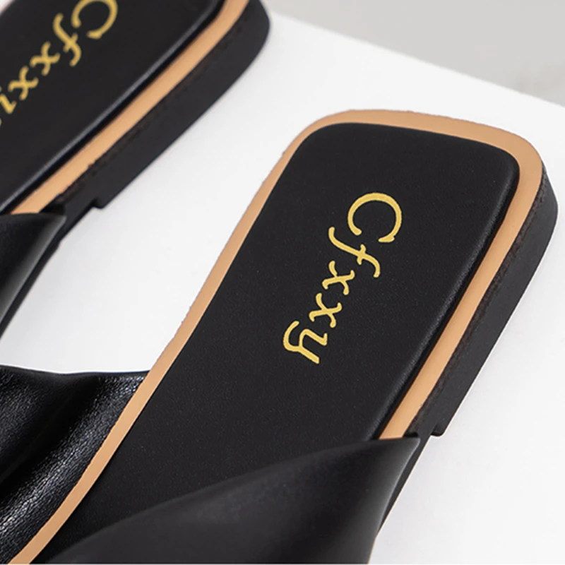 New Summer High-End Simplicity Ladies Sandals And Slipper Fashion Pleated Square Toe Flat Beach Slipper Outside Wear Comfortable