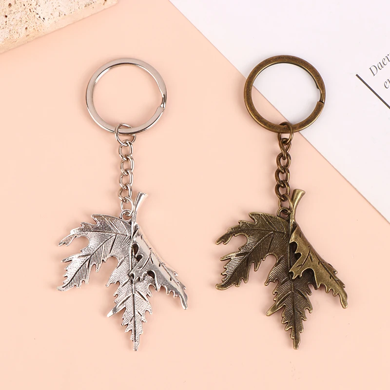 

Leaves Key Chain Maple Leaves Pendant Metal Statue Car Key Ring Backpack Charms Bag Decor Jewelry Accessories
