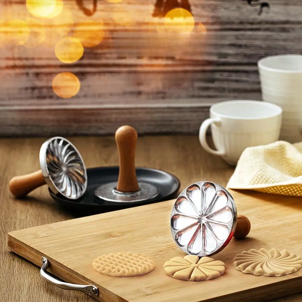 Cookie Stamps Round Metal Cookie Press Cutter Mold with Wooden Handle Cookie Embossing Stamp Cookie Stamper Decorating Supplies