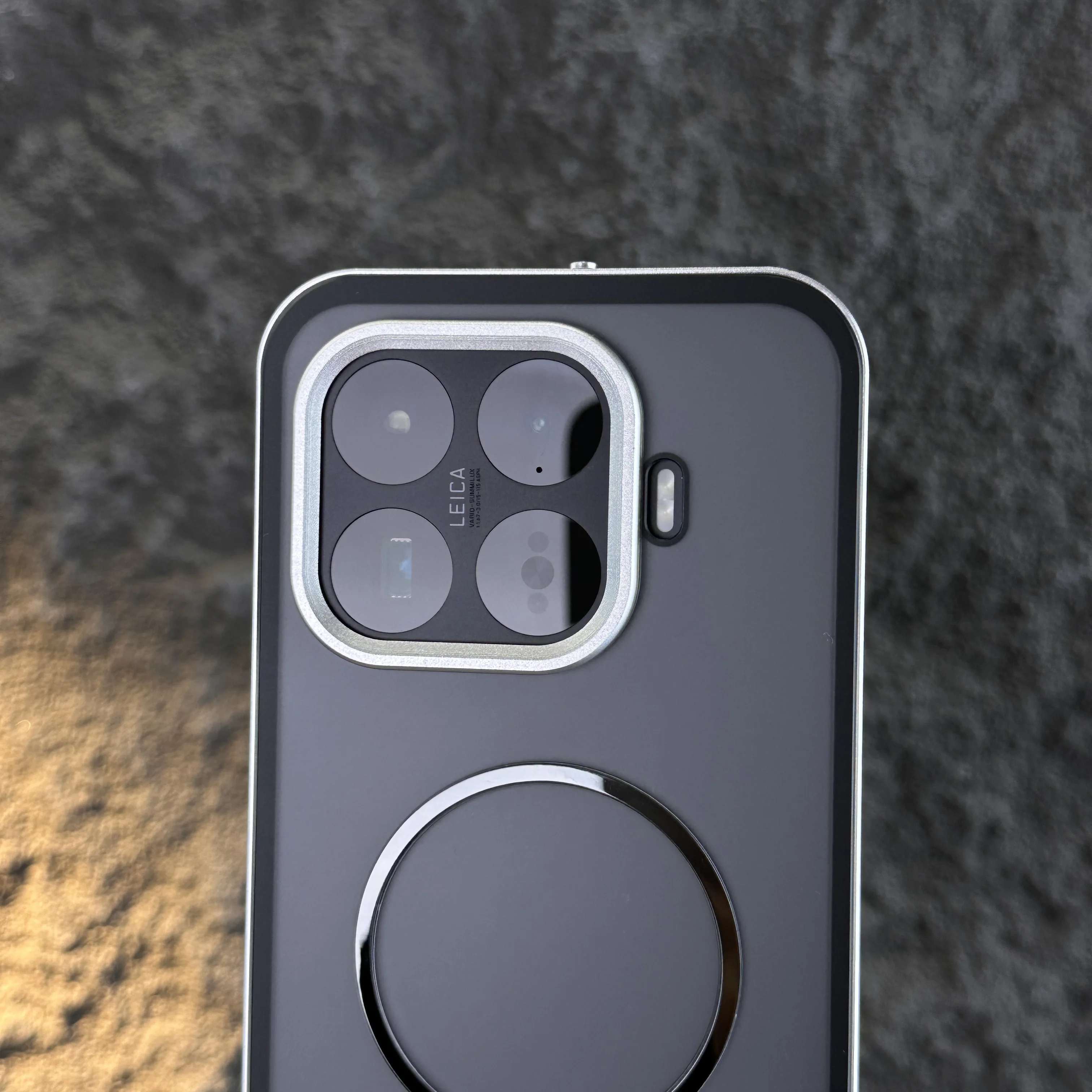Magnetic Aluminum Alloy Case with Tempered Glass Acrylic Back