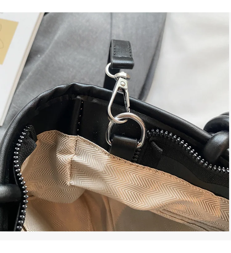 Noua geantă crossbody 2024, la modă, cu decorațiuni fluturi, pentru ieșiri la serviciu, cu un singur umăr, mică, pătrată_voghion.com